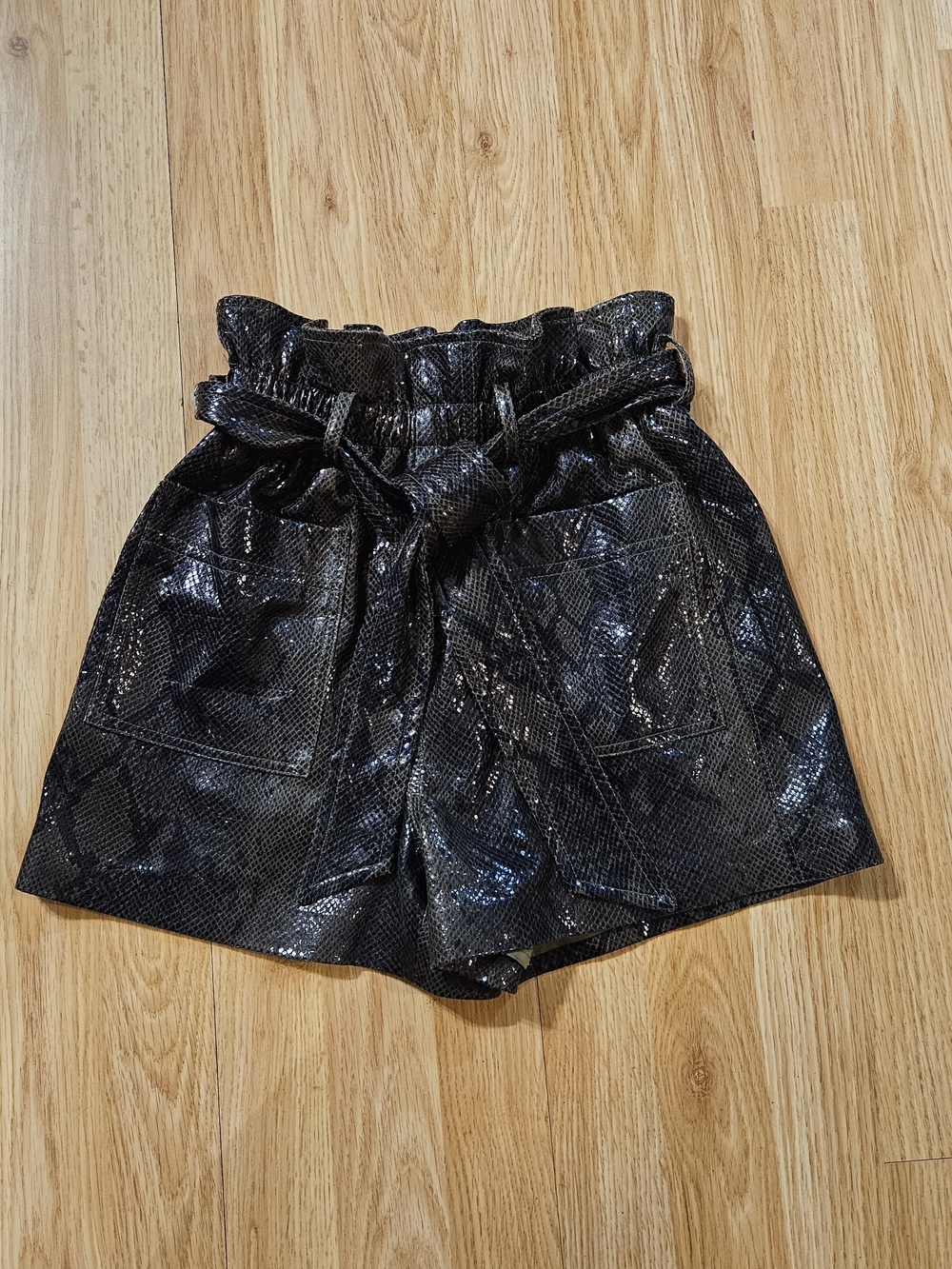 Blank NYC Black Faux Snakeskin High Waist Paperbag Shorts - Size 24/XXS